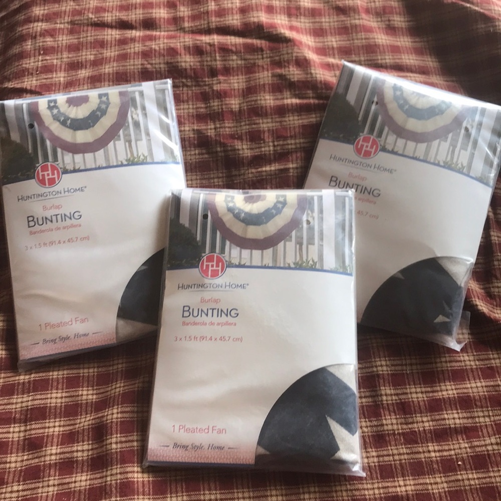 Brand new pleated fan flags